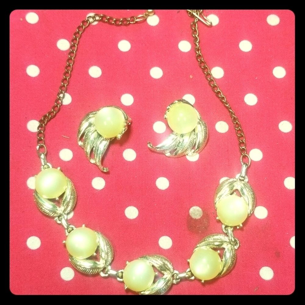 Vintage necklace earrings gold tone set